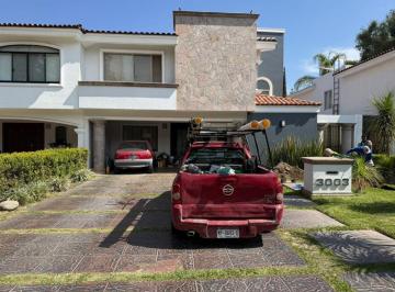 Casa de 3 habitaciones, Zapopan · Casa en Valle Real con Excelente Distribución y Amplios Espacios.