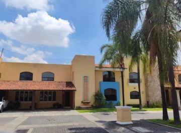 Casa de 3 habitaciones, Zapopan · Dh - Amplia Casa con Seguridad 24/7 Muy Cerca de Plaza del Sol
