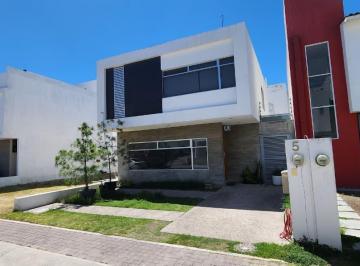 Casa · 140m² · 3 Recámaras · 2 Estacionamientos · Casa Venta El Mirador $2,895,000