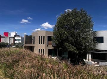 Casa · 305m² · 3 Recámaras · 3 Estacionamientos · Oportunidad, Venta Casa en Fraccionamiento Cumbres del Lago
