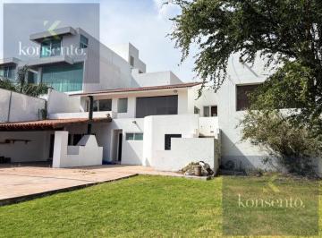 Casa · 1100m² · 4 Recámaras · 4 Estacionamientos · Casa en Venta en Balcones de Juriquilla