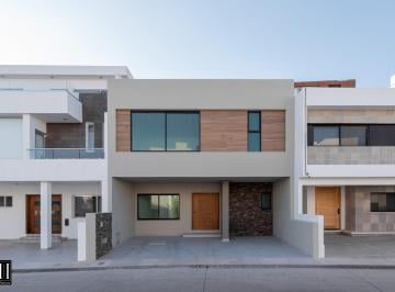 Casa en condominio de 3 habitaciones, Querétaro · Casa Milenio en Venta, 3 Recamaras, 3.5 Baños, Sala Tv, Amenidades, Todos Los Servicios en La Zona.