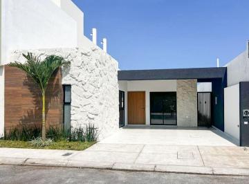 Casa · 137m² · 3 Recámaras · 2 Estacionamientos · Casa en Lomas. de La Rioja