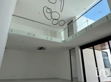 Casa · 479m² · 4 Recámaras · 5 Estacionamientos · Casa en Venta en Zibata