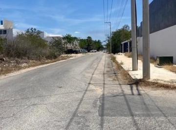 Terreno / Lote , Mérida · Terreno en Venta a un Costado de Calle Principal en Temozon Norte