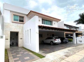 Casa · 365m² · 5 Recámaras · 4 Estacionamientos · Residencia en Venta Pedregal de San Carlos Zona Sur, 5 Recámaras, Amplio Jardín y Terraza