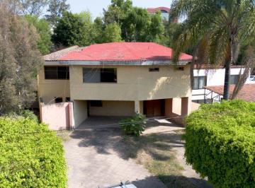 Casa · 326m² · 3 Recámaras · 2 Estacionamientos · Inigualable Ubicación Expo Gdl, Casa Para Remodelar en Club Hípico Tapatío
