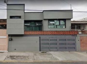 Casa de 3 habitaciones, Iztapalapa · Casa en Venta en Sur 105 - A, Héroes de Churubusco, Iztapalapa, 3 Recámaras, 2.5 Baños, 2 Lugar Auto