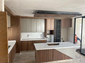 Casa · 293m² · 3 Recámaras · 2 Estacionamientos · Casa en Venta en Alto Lago