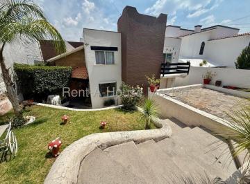 Casa · 260m² · 3 Recámaras · 2 Estacionamientos · Villas del Mesón Casa de 3 Recamaras en Venta Rah3273