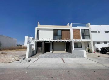 Casa · 275m² · 4 Recámaras · 2 Estacionamientos · Cañadas del Arroyo Casa en Venta de 4 Recamaras Rah1801