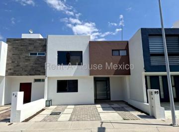 Casa · 182m² · 3 Recámaras · 2 Estacionamientos · El Marques Casa Dentro de Condominio en Renta Rah2429