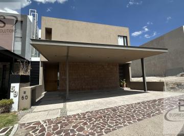 Casa · 4 Recámaras · Kl/ Hermosa Casa en Renta Colindante con Área Verde.