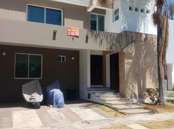 Casa en condominio de 3 habitaciones, Tlajomulco de Zúñiga · Amplia Casa en Venta en Bosques de Santa Anita