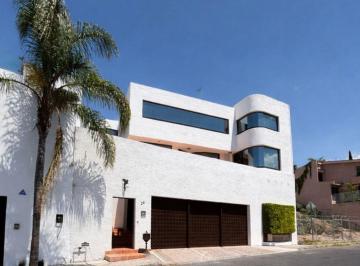 Casa de 4 habitaciones, Querétaro · Casa con 382 m² de Superficie de Terreno, 4 Habitaciones en Renta en Loma Dorada