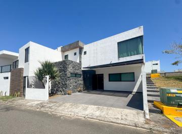 Casa · 234m² · 3 Recámaras · 2 Estacionamientos · Casa Junto a Area Verde en Venta en Lomas de La Rioja