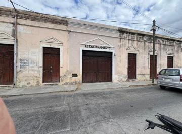 Casa de 4 habitaciones, Mérida · Casa Enorme en El Centro de Mérida, Ideal Para Hotel, Estacionamiento Público, Etc! Excelente Inversió!
