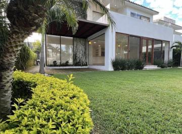 Casa · 314m² · 5 Recámaras · 3 Estacionamientos · Casa en Venta en Fraccionamiento Paraiso Country Club
