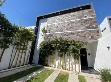 Casa · 178m² · 3 Recámaras · 2 Estacionamientos · Casa - Peña Flores