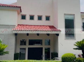 Casa · 885m² · 4 Recámaras · 5 Estacionamientos · Casa en Venta en Las Misiones Santiago
