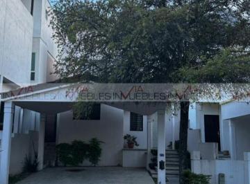 Casa · 207m² · 3 Recámaras · 2 Estacionamientos · Casa en Venta en Bosques de Las Cumbres