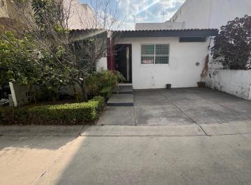 Casa · 120m² · 2 Recámaras · 2 Estacionamientos · Casa en Oportunidad Para Remodelar