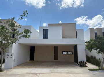 Casa · 340m² · 4 Recámaras · 3 Estacionamientos · Casa en Venta en Temozón Norte