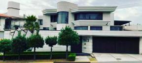 Casa · 1100m² · 4 Recámaras · 6 Estacionamientos · Venta Casa en Paseo de Los Laureles. Bosque de Las Lomas.