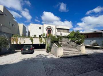 Casa · 1260m² · 3 Recámaras · 14 Estacionamientos · Casa en Venta en Bosques de Las Lomas.