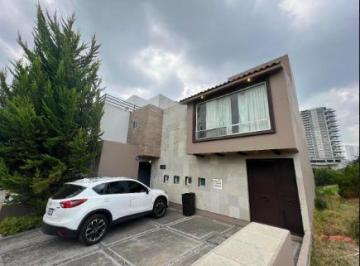 Casa · 250m² · 3 Recámaras · 2 Estacionamientos · Casa en Venta y Renta en Bosque Real. Loma Alta.