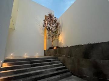 Casa · 1834m² · 3 Recámaras · 10 Estacionamientos · Impresionante Residencia en Venta en Paseos del Pedregal.