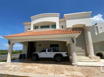 Casa · 517m² · 4 Recámaras · 3 Estacionamientos · Se Vende Residencia a Puerta Cerrada con Todo y Muebles en El Condominio Marina Mazatlan