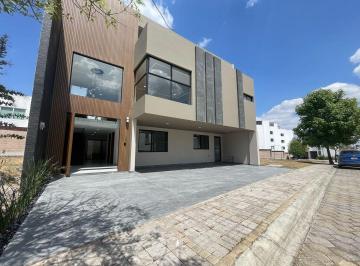 Casa · 395m² · 5 Recámaras · 3 Estacionamientos · Casa en Venta en Lomas de Angelópolis II