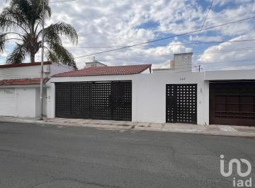 Casa · 143m² · 3 Recámaras · 2 Estacionamientos · Casa en Renta Querétaro Corregidora Tejeda
