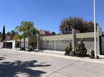 Casa de 4 habitaciones, Zapopan · Casa en Venta Bugambilias