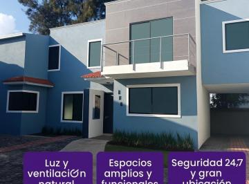 Casa · 215m² · 4 Recámaras · 4 Estacionamientos · Casa Amplia E Iluminada en Morelia, Salida Pátzcuaro.