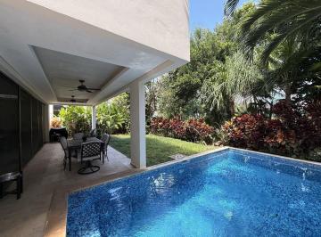 Casa · 300m² · 4 Recámaras · Casa en Venta en Lagos del Sol