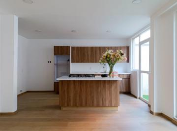 Casa · 300m² · 3 Recámaras · 2 Estacionamientos · Casa en Venta en Interlomas