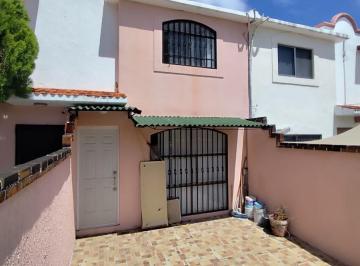 Casa · 120m² · 2 Estacionamientos · Casa en Venta Residencial Porto Alegre Sm 501 Av Las Torres Cancun