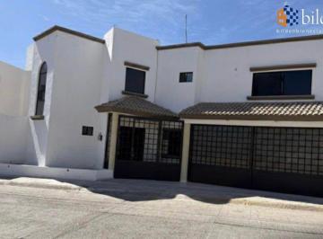 Casa · 330m² · 4 Recámaras · 1 Estacionamiento · Casa en Venta en Fracc. Colinas del Saltito Durango