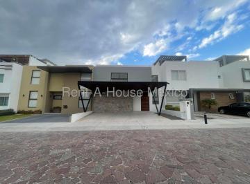 Casa · 262m² · 4 Recámaras · 2 Estacionamientos · Cañadas del Lago Casa de Dos Niveles en Venta Rah1767
