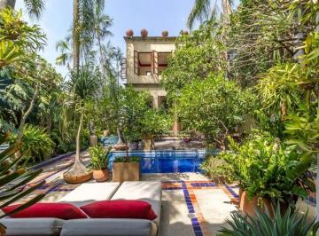 Casa · 269m² · 3 Recámaras · 2 Estacionamientos · Casa con Alberca y Terraza en Lomas de Cuernavaca