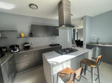 Casa de 3 habitaciones, Zapopan · Casa en Venta en Zona Real