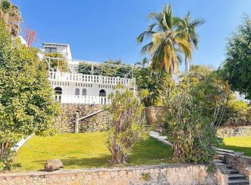 Casa · 1643m² · 5 Recámaras · 7 Estacionamientos · Casa en Pueblo Tequesquitengo