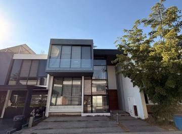 Casa de 4 habitaciones, Tlajomulco de Zúñiga · Casa en Venta en Fraccionamiento del Pilar