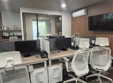 Oficina · 81m² · 2 Estacionamientos · Oficina Premium Amueblada en Venta