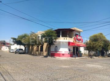 Casa · 248m² · 5 Recámaras · 1 Estacionamiento · Casa con Local en Venta en Villa Flores I, Villa de Alvarez, Colima.