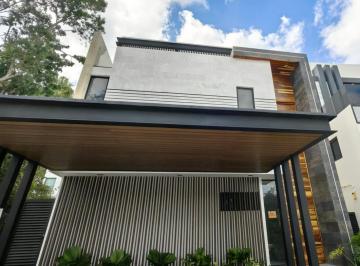 Casa · 375m² · Casa en Venta en Via Cumbres, 4 Recamaras, Alberca, Cuarto de Servicio, Cancun, Quintana Roo