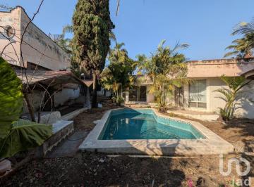 Casa · 259m² · 4 Recámaras · 3 Estacionamientos · Venta de Casa en Jardines de Cuernavaca