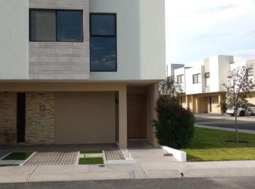 Casa en condominio de 3 habitaciones, Querétaro · Casa en Esquina Frente a Amenidades | Privada con Alta Plusvalía en Residencial El Refugio